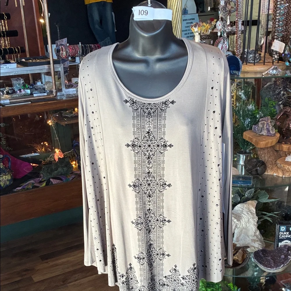 Elegant Beige and Black Women's Top - Picture 2 of 5